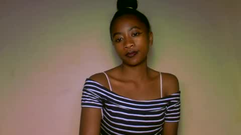 Snapshot of milennah chatting on 06/12/26, 05:01 milennah online show from 06/12/26, 05:01