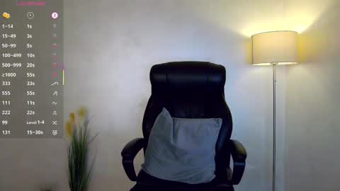 Snapshot of miley_me chatting on 09/27/25, 05:45 M online show from 09/27/25, 05:45