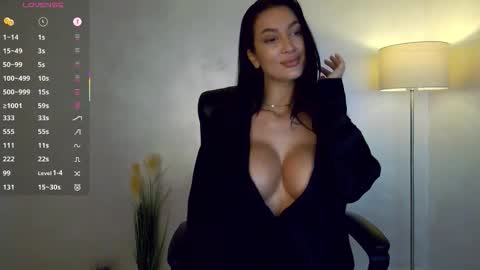 Snapshot of miley_me chatting on 10/09/25, 11:08 M online show from 10/09/25, 11:08