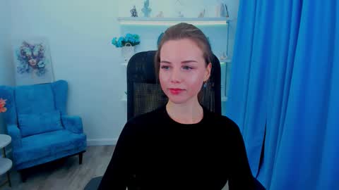 Snapshot of mileygloss chatting on 11/17/25, 11:27 mileygloss online show from 11/17/25, 11:27