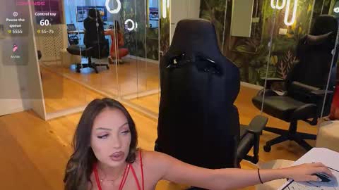 Snapshot of mileysin chatting on 11/18/25, 12:42 Miley Sin online show from 11/18/25, 12:42