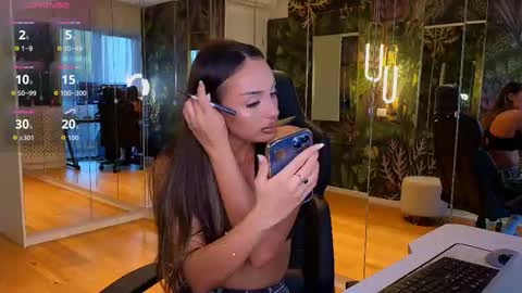 Snapshot of mileysin chatting on 12/04/25, 02:04 Miley Sin online show from 12/04/25, 02:04