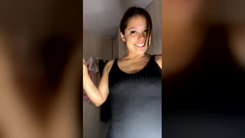 Snapshot of milf__pretty chatting on 06/01/26, 01:35 Melissa online show from 06/01/26, 01:35