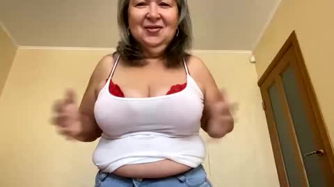 Snapshot of milf_charlotty chatting on 10/19/25, 03:40 Charlotte online show from 10/19/25, 03:40