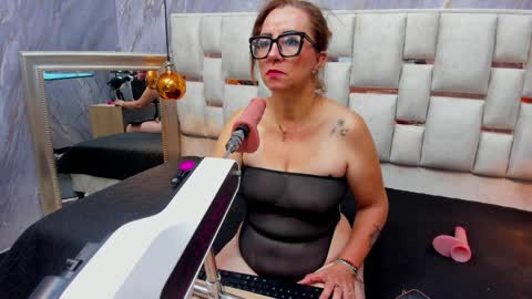 Snapshot of milf_drip chatting on 03/26/26, 01:06 Lili online show from 03/26/26, 01:06