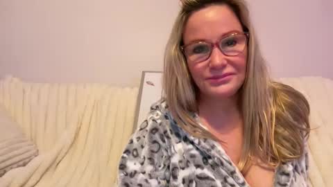 Snapshot of milf_goddess chatting on 03/08/25, 04:56 MIlf Goddess online show from 03/08/25, 04:56