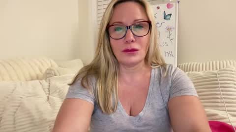 Snapshot of milf_goddess chatting on 09/15/25, 02:22 MIlf Goddess online show from 09/15/25, 02:22