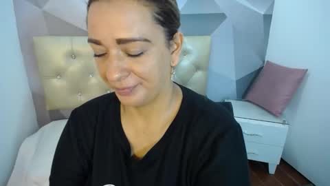 milf_hugeboobs online show from 10/27/25, 11:03