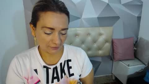 milf_hugeboobs online show from 11/17/25, 10:43