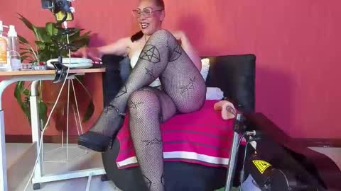 Snapshot of milf_sikiu chatting on 04/04/26, 09:23 milf sikiu online show from 04/04/26, 09:23