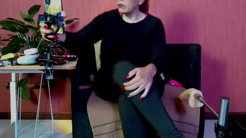 Snapshot of milf_sikiu chatting on 06/09/26, 09:48 milf sikiu online show from 06/09/26, 09:48