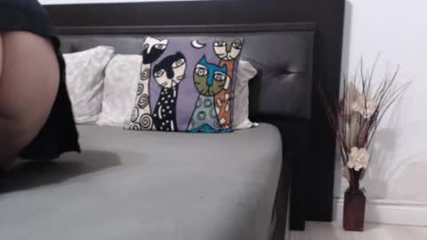 Snapshot of milfbiglips38 chatting on 10/05/25, 04:00 milfa online show from 10/05/25, 04:00