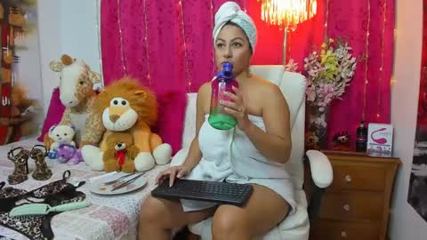 Snapshot of milfboobs_10 chatting on 02/08/25, 01:54 Nakary Bustamante online show from 02/08/25, 01:54