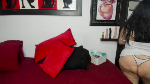 laura online show from 05/25/26, 08:09
