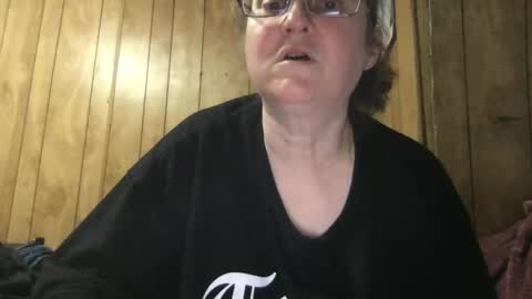 Snapshot of milfmichelle69 chatting on 03/12/26, 11:00 milfmichelle69 online show from 03/12/26, 11:00