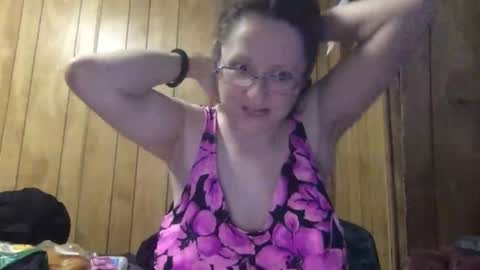 Snapshot of milfmichelle69 chatting on 05/20/26, 02:18 milfmichelle69 online show from 05/20/26, 02:18
