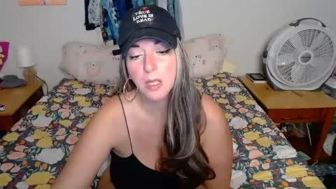 Snapshot of milfmonee chatting on 09/23/25, 12:35 MILF Monee online show from 09/23/25, 12:35