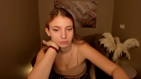 milinafox online show from 09/25/25, 01:20