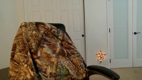 Snapshot of militaryfratboy chatting on 05/20/26, 02:23 militaryfratboy online show from 05/20/26, 02:23