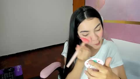 Snapshot of milk_candy16 chatting on 11/05/25, 10:48 S O F I A online show from 11/05/25, 10:48