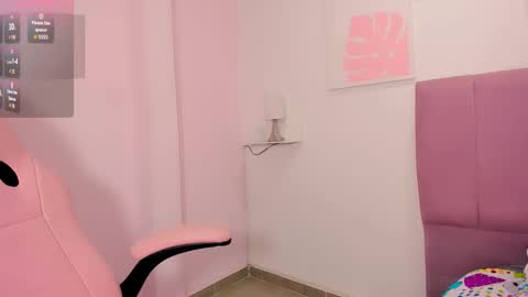 Snapshot of milk_candy16 chatting on 11/16/25, 11:05 S O F I A online show from 11/16/25, 11:05