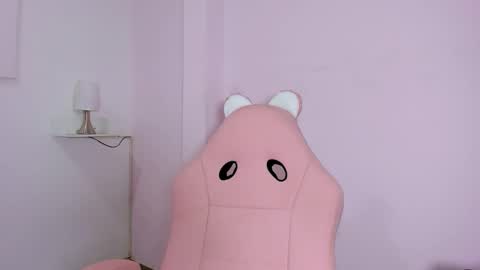 Snapshot of milk_candy16 chatting on 11/22/25, 11:20 S O F I A online show from 11/22/25, 11:20