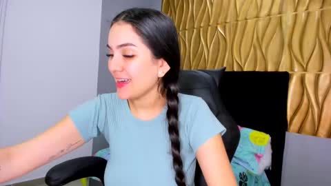 Snapshot of milk_candy16 chatting on 11/29/25, 10:51 S O F I A online show from 11/29/25, 10:51