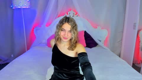 milkablond online show from 12/11/24, 12:54