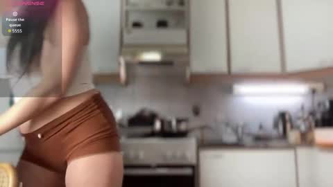 Snapshot of milkandhoneylullabies chatting on 12/16/25, 09:47 Milk online show from 12/16/25, 09:47