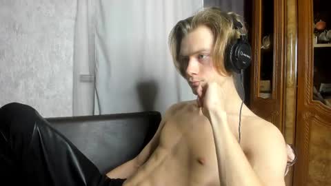 Isaac online show from 11/25/25, 08:03