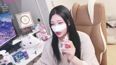 Snapshot of milksola chatting on 05/14/26, 11:28 milksola online show from 05/14/26, 11:28