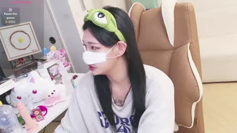 Snapshot of milksola chatting on 05/22/26, 12:00 milksola online show from 05/22/26, 12:00