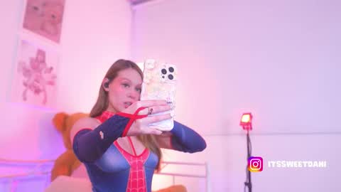 milky_0 online show from 10/26/25, 11:09