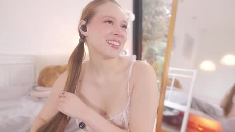 milky_0 online show from 05/31/26, 07:15