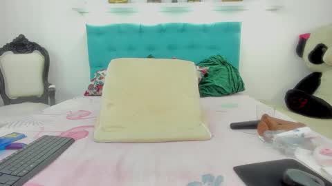 milky_emma online show from 02/05/25, 01:00