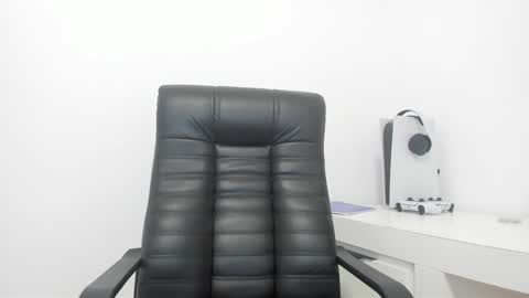 Snapshot of milkykandy chatting on 12/11/24, 07:25 Livia online show from 12/11/24, 07:25