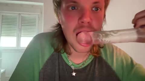 Snapshot of milkymitch chatting on 01/05/25, 12:31 Mimi online show from 01/05/25, 12:31