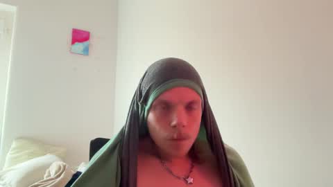 Snapshot of milkymitch chatting on 03/04/25, 04:52 Mimi online show from 03/04/25, 04:52