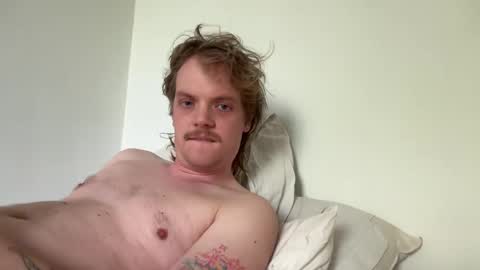 Snapshot of milkymitch chatting on 10/19/25, 11:55 Mimi online show from 10/19/25, 11:55