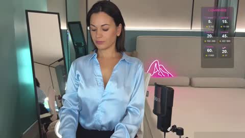 Snapshot of milla_kuni chatting on 01/23/25, 10:44 Mila online show from 01/23/25, 10:44