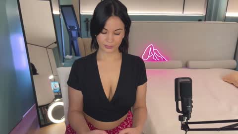 Snapshot of milla_kuni chatting on 02/27/25, 07:15 Mila online show from 02/27/25, 07:15