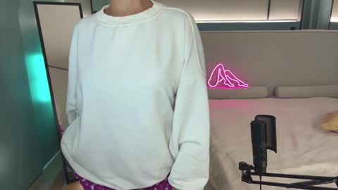 Snapshot of milla_kuni chatting on 03/06/25, 08:05 Mila online show from 03/06/25, 08:05