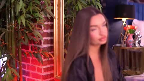 Snapshot of milla_serene chatting on 12/14/25, 07:14 Milla online show from 12/14/25, 07:14