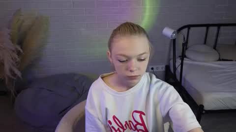 Snapshot of millaholt chatting on 09/17/25, 08:16 Hello  Im Mila online show from 09/17/25, 08:16