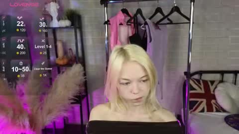 Snapshot of millaholt chatting on 10/22/25, 08:47 Hello  Im Mila online show from 10/22/25, 08:47