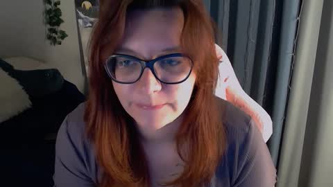 Snapshot of millapoolys chatting on 11/15/25, 10:48 Milla online show from 11/15/25, 10:48