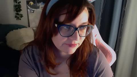 Snapshot of millapoolys chatting on 11/16/25, 06:46 Milla online show from 11/16/25, 06:46