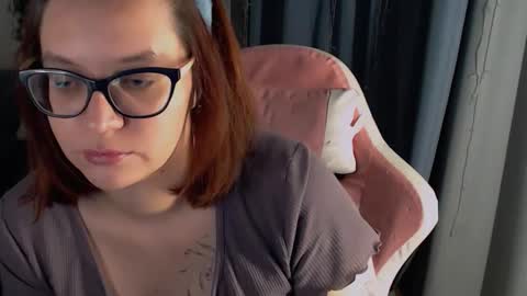 Snapshot of millapoolys chatting on 11/23/25, 05:13 Milla online show from 11/23/25, 05:13