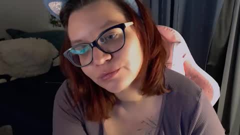 Snapshot of millapoolys chatting on 11/27/25, 08:16 Milla online show from 11/27/25, 08:16