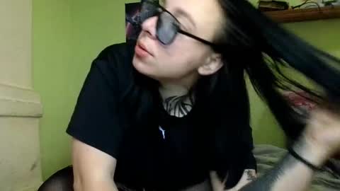 Snapshot of millasourrety chatting on 04/21/26, 07:03 MillaSourretY online show from 04/21/26, 07:03